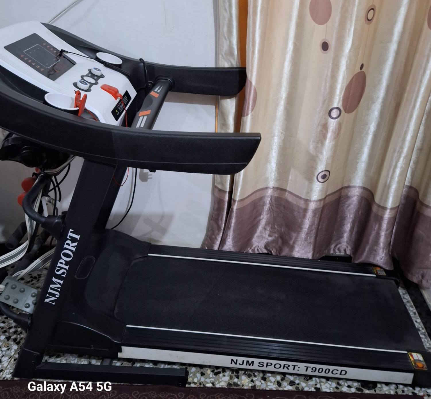 للبيع جهاز جري ماركة NJM SPORT موديل T900CD، بحالة ممتازة جداً. الجهاز يتحمل أوزان عالية، بي شاشة ديجيتال ومستشعرات نبض، وسهل الخزن (ينطوي). السعر [275] وبي مجال بسيط للشراي .

للتواصل : ***********
