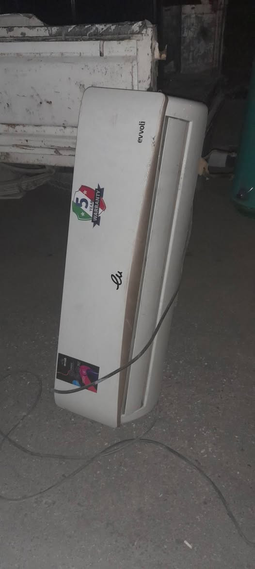 تابع المجهز لبيع وشراء اثاث والاجهزه الكهربائيه المنزليه عامه العنوان نجف حي عدن مقابل الطحان ***********ضرغام تابع تكتك وفيس يوجد خدمة توصيل طلبات بالكروه داخل النجف ملاحظه افتح العصر بسوك الوفاء شارع الصب بالخدمي المطار
