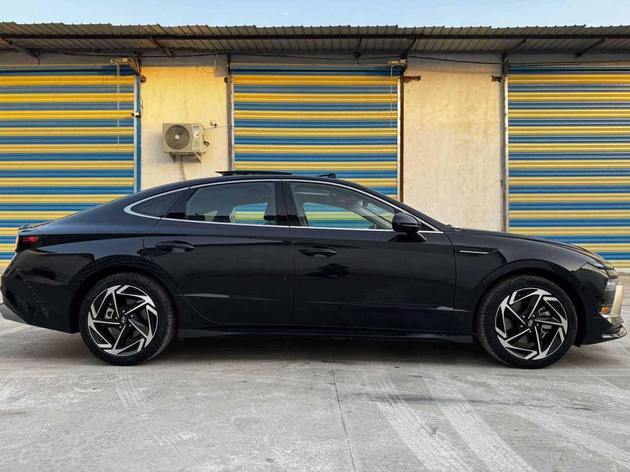 يا الله
هونداي سوناتا 2024 فول 1/1 
محرك :2500 تنفس طبيعي 
عداد مشي : 16 الف مشي اميركا فقط 

مواصفات 
1_بصمة
2_بصمة ابواب 
3_ تشغيل عن بعد 
4_فول بانوراما 
5_لد امامي مع عدسات زنون 
6_ كشافات 
7_اشاير مري 
8_ نقطه عمياء 
9_ لد خلفي
10_كشنات كهرباء 
11_ تدفئة كشنات 
12_شحن واير لس 
13_شاشه تبريد منفصل 
14_ سايد بريك كهرباء 
15_ اوتو هولد 
16_كير تعليك 
17_ شفتات ستيرن 
18_بصمه جنطه 
19_مانع انزلاق 
20_تحكم وضعيات قياده 
21_شاشه متصل مقوسة 
تدعم خراىط وكاربلي 
22_رادار امامي وكامره رادار 
23_كامره خلفية دقه عاليه 
24_حساسات اوتو ستوب 
25_فول تحكم ستيرن مع قياده ذاتيه 

مرقم اربيل كامل دخول جديد 
(تحويل مباشر )
سياره بيها جاملغ صبغ وطرف البنيد 
بدون دواخل شرط وباقي سياره كفاله عامه 

العنوان : كاظمية جكوك 
السعر : 205
استفسار :***********
