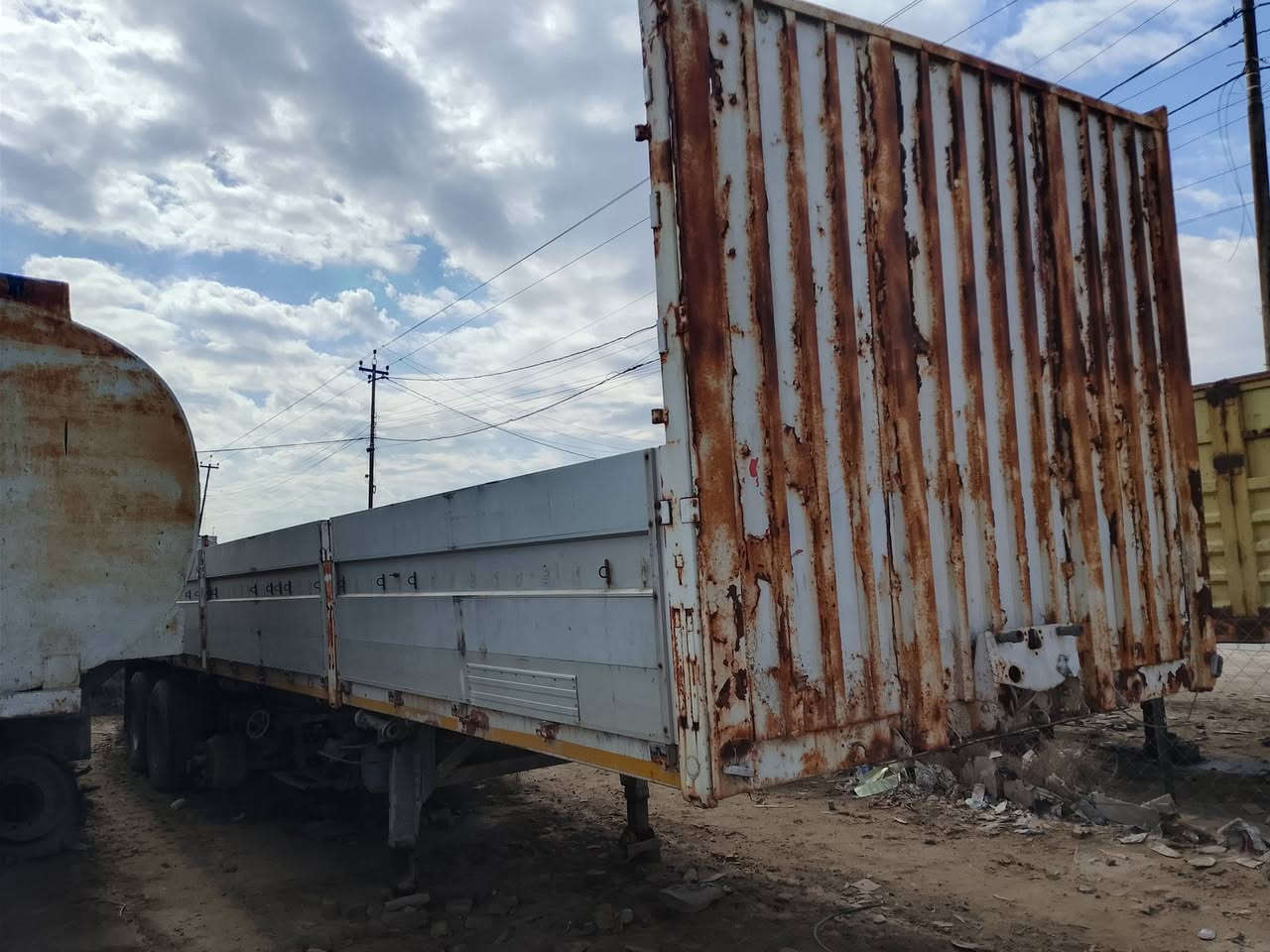 يالله سلام عليكم.        للبيع. ***********.   ***********
عربانة اوربي تك تاير ترهم مزوج سبرنك ابلادي ابو طيرة دناكير 13 مربع اجناب طول 13.  60. عربانة مكفول مكاني بغداد سياحي موجودة معرض تاج حجي طلال ابو مهدي دفاعي
