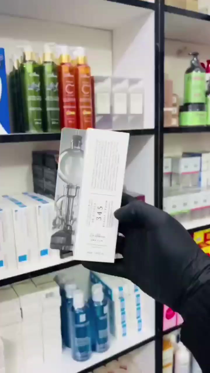 Dr. Althea 345 Relief Cream كريم دكتور الثيا 🎀 الجمال مو بس شكل، هو اهتمام 🎀
#عناية_يومية #جمال_طبيعي #منتجات_عناية #روتين_العناية #عناية_بالبشرة #عناية_بالشعر #اكسبلور

كريم د. ألتيا 345 ريليف🔥 هو مرطب لطيف ومرطب مصمم لتهدئة🩵 وحماية البشرة الحساسة أو المتهيجة❄️❄️. تم تركيب هذا الكريم بمستخلص سنتيلا اسياتيكا الذي يساعد على تهدئة الاحمرار والالتهابات، بينما يضمن ملمسه الخفيف امتصاصاً سريعاً دون ترك أي بقايا دهنية. يحتوي المنتج أيضاً على مزيج❄️🩵 من المستخلصات النباتية لتوفير ترطيب طويل الأمد وتقوية حاجز البشرة الطبيعي.🌸
مثالي للاستخدام اليومي، حيث يعزز مرونة البشرة، ويقلل من الجفاف، ويعزز بشرة أكثر صحة وإشراقاً

طريقة الاستخدام .. بعد غسل البشرة تضع كمية مناسبة وتوزع على كل البشرة صباحا ومساء


**إذا كنت صاحب هذا الإعلان وتريد حذفه لأي سبب، رجاءا أرسل رسالة إلى الدعم الفني**