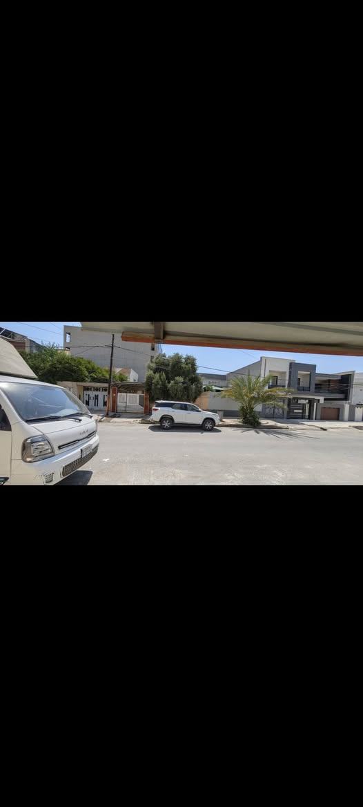 دار  للبيع   في  حي ملايين   النور
الدار  صالح  للسكن  فارغ  
مساحة البيت   317  متر  ونص   واجهة  10   متر   
شارع عريض   15  متر
باسم  شخص  واحد   الشرعي 
تواصل   ***********
