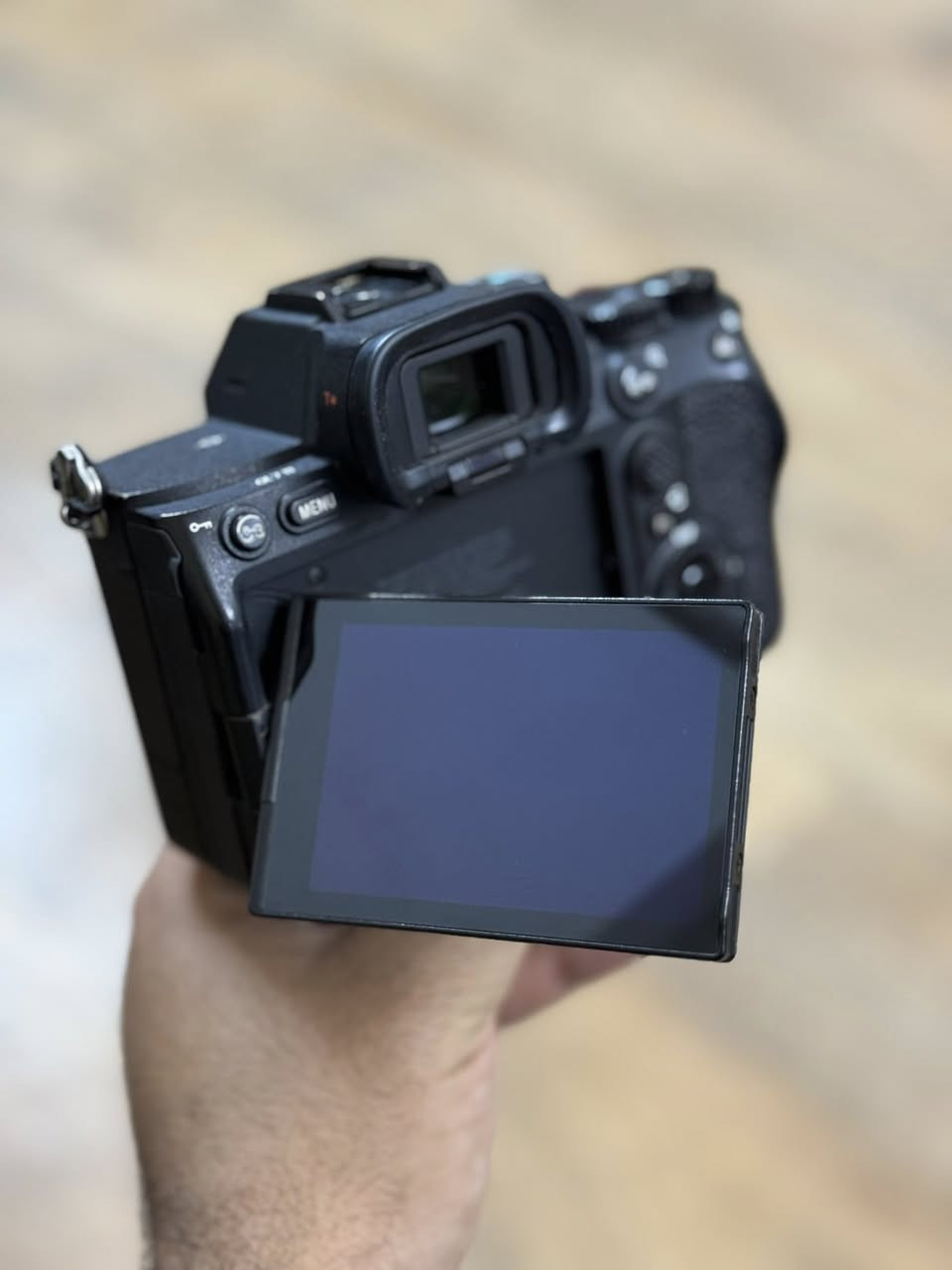 السلام عليكم  كامره سوني مارك4 شترها بحدود 17كي الاستفسار ***********
