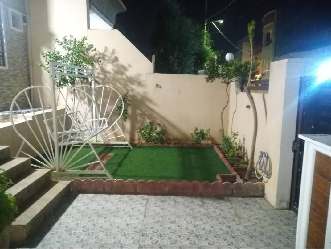 دار للبيع
مساحه 250 متر طابو ملك صرف
يحتوي مع طابقين وكراج دفن
طابق اول
غرفتين نوم استقبال هول مفتوح مطبخ حار بارد
وصحيات
كراج دفن وحديقة
طابق الثاني
يحتوي ثلاث غرف نوم وصحيات
عنوان. حي عدن خلف المدينة المانية
موقع متميز جدا حرف Tمقابيل الفرع
للاستفسار الاتصال ع الرقم لصاحب الملك
رقم ..***********
