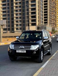 باجيرو موديل 2010 نضيفة جدا   رقم سليمانية السيارة موجودة في بغداد  مو...