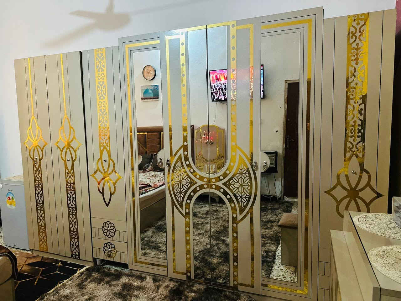 غرفه وغراض للبيع للاستفسار الاتصال على الرقم
***********}
