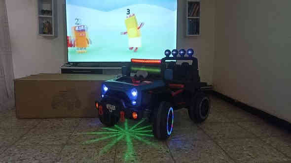 للبيع سيارة كهربائية للأطفال شبه جديدة .
الموديل : LB-688-S .
النظافة: 99% (استعمال شهر واحد فقط) .
كل أغراضها الأصلية متوفرة حتى الكارتونة .
تعمل بالبطارية وتشبه السيارات الحقيقية في الشكل والأصوات والإضاءة .
تحتوي على ثلاث سرعات مختلفة (بطيئة ، متوسطة ، سريعة) .
فيها وضع الحصان الذي يحرك السيارة للأمام والخلف بشكل ممتع .
توجد إمكانية التحكم عن بعد بواسطة الريموت كونترول .
مناسبة للأطفال من عمر 2 إلى 7 سنوات تقريبًا .
تتحمل وزن حتى 30–35 كغم .
الأبعاد : الطول 108 سم ، العرض 79.5 سم ، الارتفاع 42 سم .
لا يوجد توصيل – الاستلام من البيت فقط .

السعر: 180,000 دينار عراقي .
هاتف : ***********وبي مجال بسيط .
