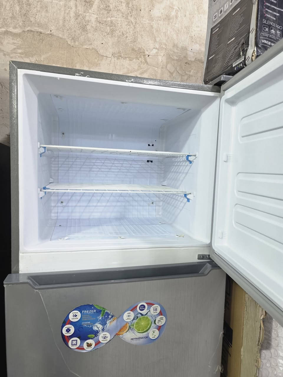 ثلاجه حجم الكبير مستخدم نضافه 100%بعدها وضع شركه العنوان تكريت
الاستفسار ***********اتصال 
***********اتصال 
***********واتساب
