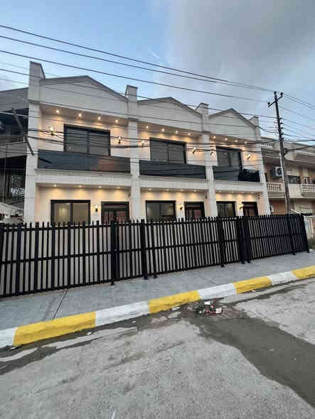 #للبيع تونات عدد3 درجة اولى  في #السيدية 🔥

📍الموقع: مربع الضباط القاده قرب مدرسة المصطفى للمتميزين شارع 20 م  مقابل العقار تشجير 

🏡 تفاصيل العقار:

  المساحة لكل دار :50م
  الواجهة: 4.25
  النزال:12

الدار غير مسكون بناء سنة 2025
    

✨ التقسيم الداخلي:
الطابق الأول:   صالة واسعة + مطبخ عملي   + حمام +منور 

الطابق الثاني: 2 غرف نوم + خدمات صحيه

الطابق الثالث: غرفة نوم + خدمات صحيه + بيتونه+ سطح
 
للأستفسار الأتصال على 
***********

***********

أو زيارة موقع المكتب 
بغداد ـــ السيدية
