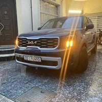 عندي كيا تلورايد موديل 2024 السيارة وارد أمريكي بدون تبديل فقط بيه نصف...