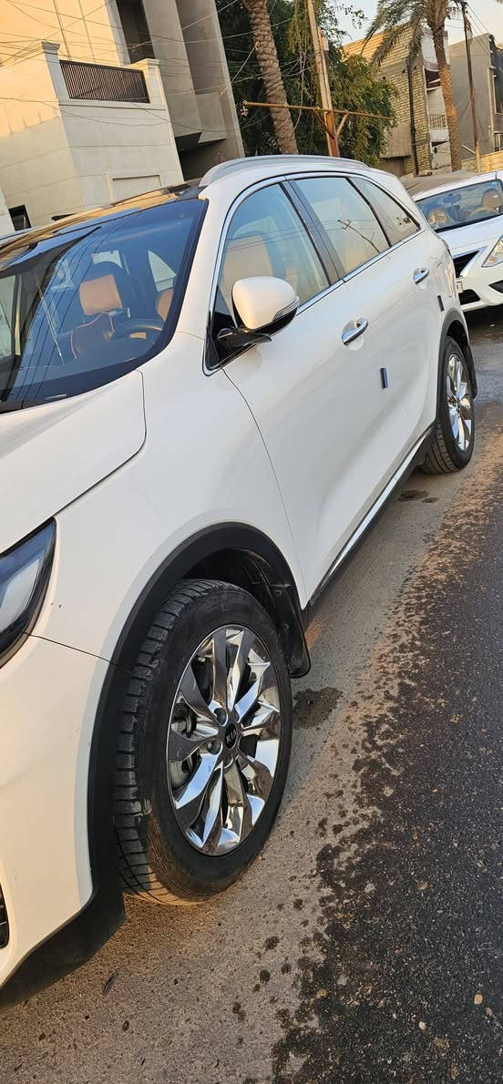 سورنتو خليجي 2020 محرك 6 سلندر
مواصفات الدوليه معروفه مكفوله من كلشي 
بيه بس بارد بحافه البنيد مرفق بالصور
رقمه بغداد بأسم الوالد 
ماشيه 42 الف 
مكان السياره بغداد  حي الجهاد 
موبايل ***********
سعر ٢٧ الف دولار 
270ورقه
