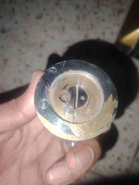 ميزان ايطالي مؤرخ ١٩٥٥ مصنوع من الالمنيوم الثقيل مع اوزان نحاس عدد ٦ 
. السعر ٧٥ ويوجد توصيل ***********
ملاحضة يوجد ٢فطور في القاعدة زغار  ويوجد خدوش في طلاء الميزان
