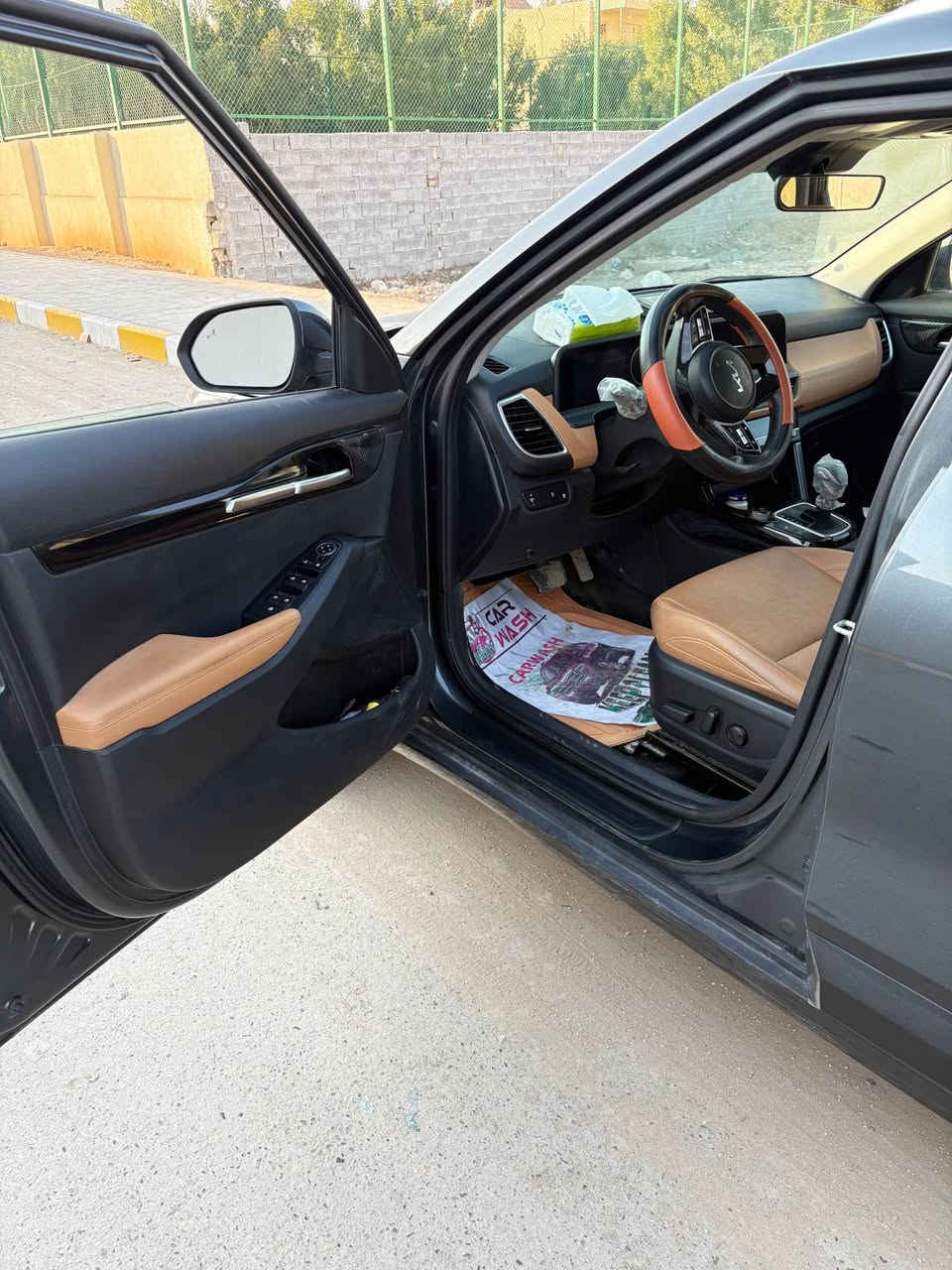 السلام عليكم
للبيع كيا سليتوس موديل 2024
محرك 2000 دوش
ماشية 35 الف كيلو

ضربته خفيفة بالباب مال الصدر
 ايرباك ستيرين فقط وراجع سستم
فول مواصفات عدا الفتحة
داخل لون مميز
قطعتين تبريد
اضاءة داخلية
بصمة
كشنات جلد
كرسي السايق كهرباء
تدفئة كشنات
وباقي المواصفات المعروفة

مرقمة بابل بأسمي تحويل ثاني يوم
السيارة كاملة وجاهزة
السعر 173$
للاستفسار الاتصال
*********** حلة, بابل
