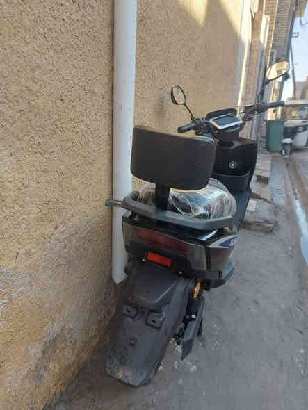 السلام عليكم دراجه شركه الفهد عدد البطاريات 6 الدراجه موديل 25 جديد نظيفه جدا جدا *********** واتساب فقط
