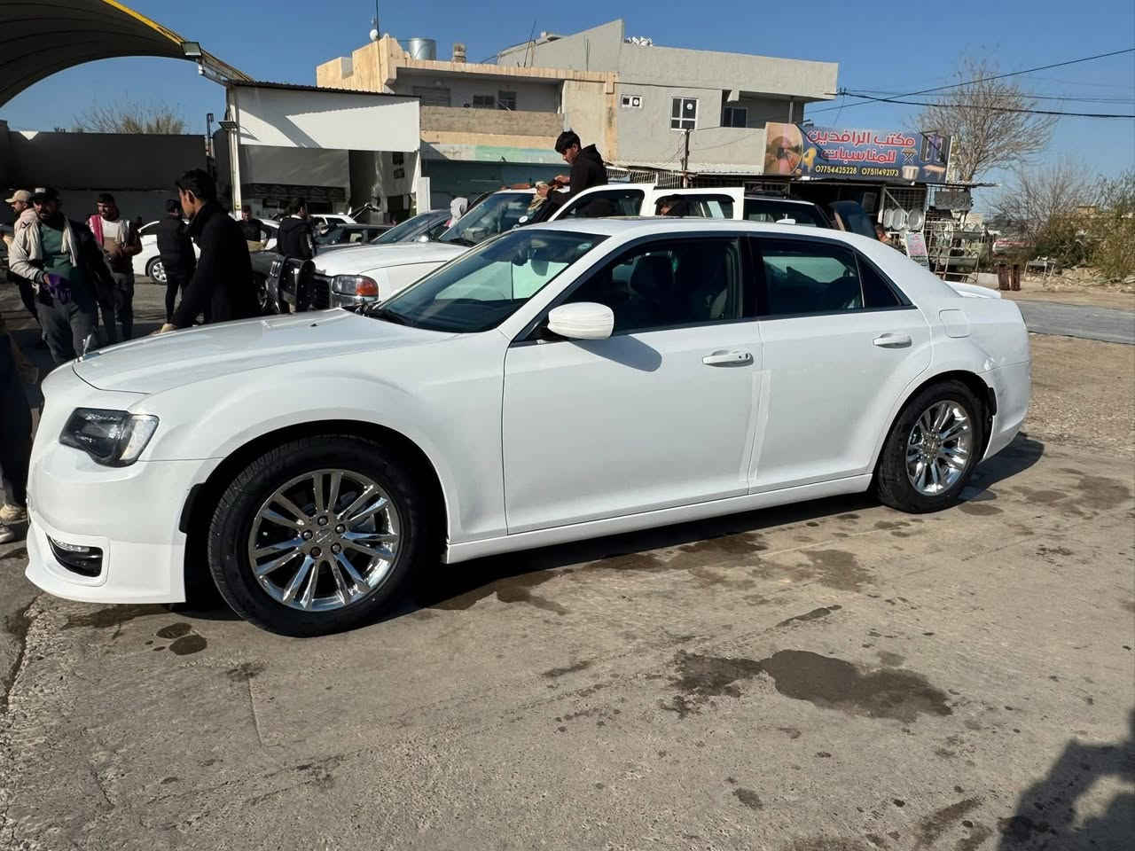 اوباما 2015 للبيع السياره بسمي.
سنوية جديد هزة جديد 
مواصفات لمتد  
السياره مبدل بيها بونيد بدون اي دواخل  
وبيها بارد كد شبر جاملغ وره 
السياره  ماشيه 180 ميل 
 السعر 235 ورقه 
يعجبك السعر اهلاً وسهلاً ماعجبك هم اهلاً وسهلاً 

***********
