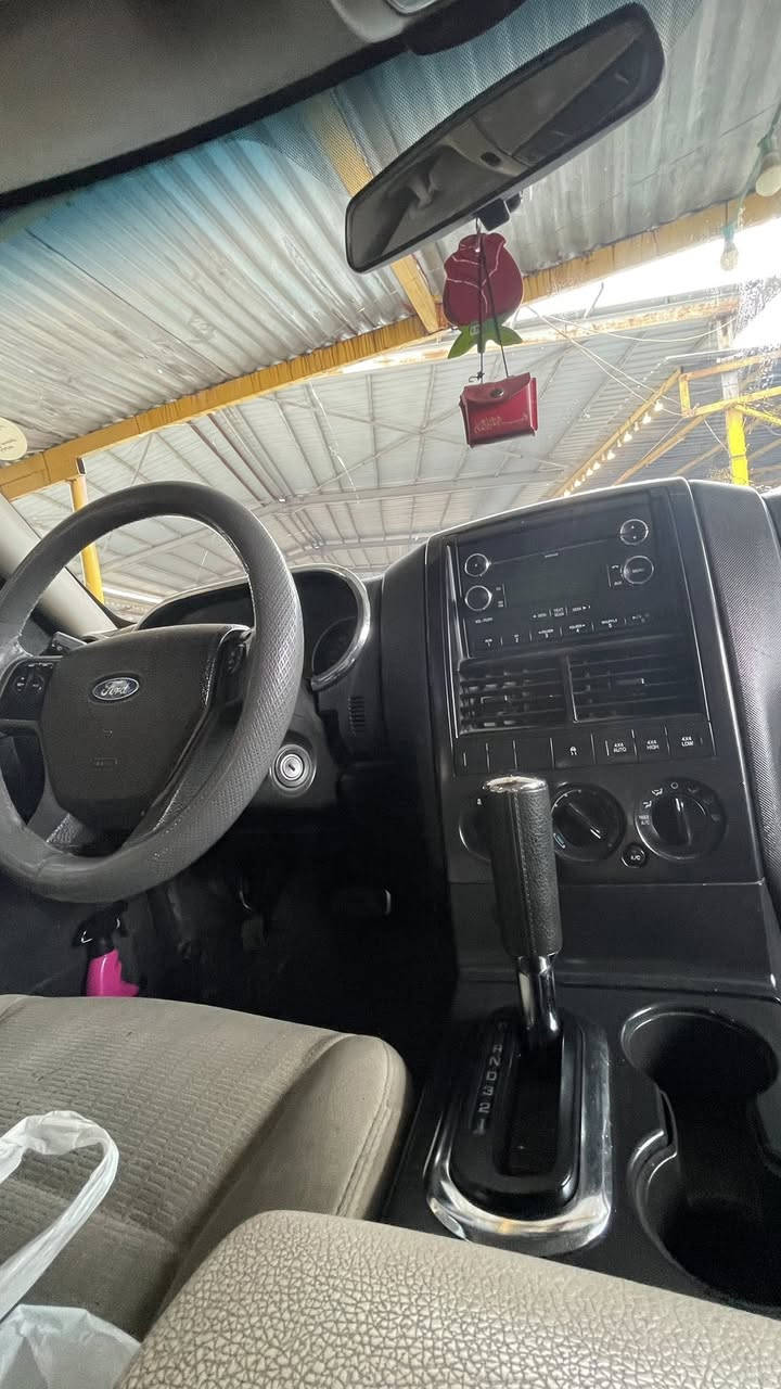 سلام عليكم فورد اكسبلولر موديل 2008 محرك 4.0المرغوب مكينه كير اكسر مكفول السونار مرفق بل منشور رقم اربيل سنويه ساقطه صارلها كم شهر عليها غرامه اني ادفعها السياره معروفه ميحتاج احجي سعرها 85وبيها مجال قليل  مكانها سليمانيه ***********
