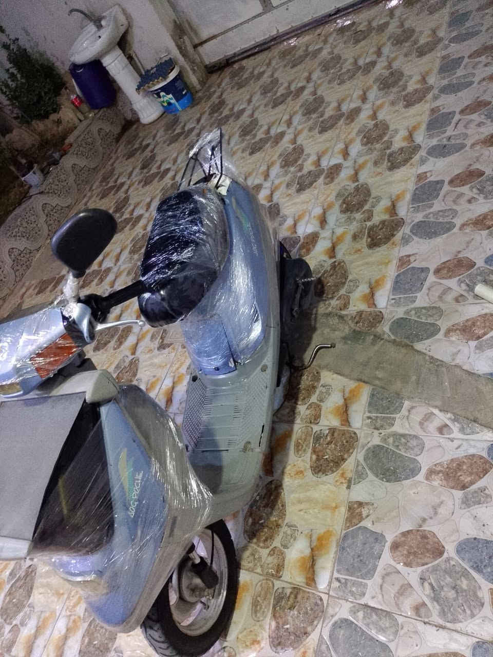 سلام عليكم دراجه ياماها ٦٠ نضيفه حيل مابيهه اي نقص كهربائيات سلف بالشرط شاصي بالشرط تايرات امامي خلفي جديد وياله بلاد كفرات بلاد مابيها نقص دراجه كاعده لايتات امامي خلفي اشاير طوافه بانزين يشتغل بلاد دراجه مابيها اي نقص تجي تشغل و تطلع 
سعر ٢٥٠ وبيها مجال للطيبين 
مكاني كركوك حي بدر 
متواجد ***********واتساب 
*********** بس اتصال
