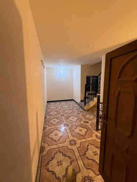 ❄️✨————————-⸻✨❄️

🏠 للإيجار – بيت في السيدية
📏 المساحة: 50 متر
🏢 يتكون من طابقين

🔹 مواصفات البيت:
🛏️ 3 غرف نوم
🛋️ صالة
🍽️ مطبخ
🚿 خدمات عدد 2

📍 موقع العقار:
السيدية – شارع النخل

📞 للاستفسار والتواصل:
📱 ***********

📍 موقع المكتب:
السيدية – الضباط، مقابل لحوم وجوالي

⸻مكتب المصطفى للوساطة العقارية
