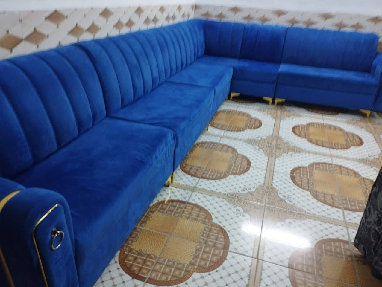 ديوان للبيع جديد كلش نظيفه ما مستعمل ٧ امتار
سعره ٢٥٠ الف 
للاستفسار ***********
