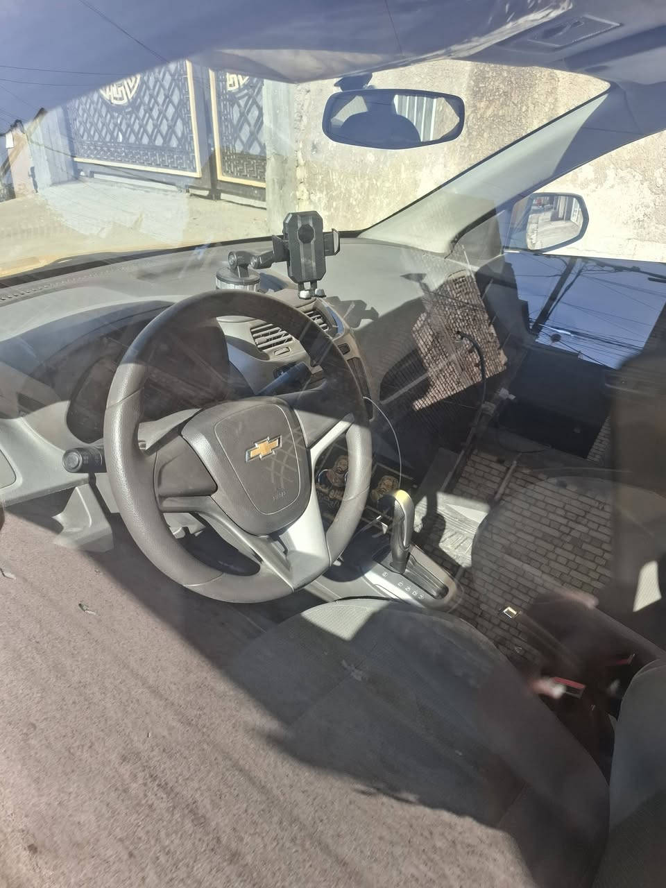 شوفر كوبلت للبيع ماشيه 130 الف بيه هاي الطخات كما موظح بصور الاستفسار على الرقم  ***********
