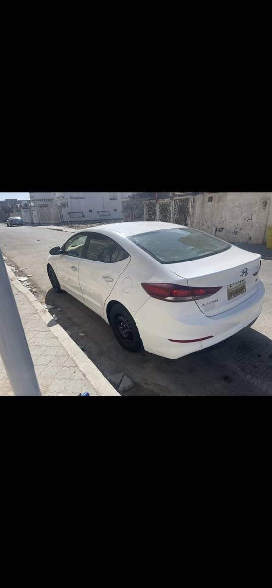 سلام عليكم
  النتره  خليجي 
مديل 2017 
رقم اربيل حاظر تحويل وكاله بسم شركه
مكينه 2000 دوش 
كير 6 نمر 
3 انظمه قياده 
تحكم 4 جهات 
شاشه كامره
مانع نزلاق
لايت زنون منظومه كامله شديته ب 300 الف 
تخم تاير صار سبوع من شديته 
توه مسويله ادامه كامله 
بلكات تخم لااصلي عبوه فيت بم 
باتري جديد 
نوزلات راديتر جديد صار سبوع ماء اخظر 
تبريد ثلج حداده جديده
السياره كل نقص مابيهه 
ترايك الربيل 
فقط باب السايق صبغ 
ومكانات بارد قليله كلش
 والباقي كفاله من تبديل وصبغ
حته الدوس بلاديه بدون صبغ بيهن طختين 
بيع فقط اعتذر عن المراوس 
السعر 128
مكان السياره البصره 
*********** الشراي يتصل 
غير متواجد ع نت
