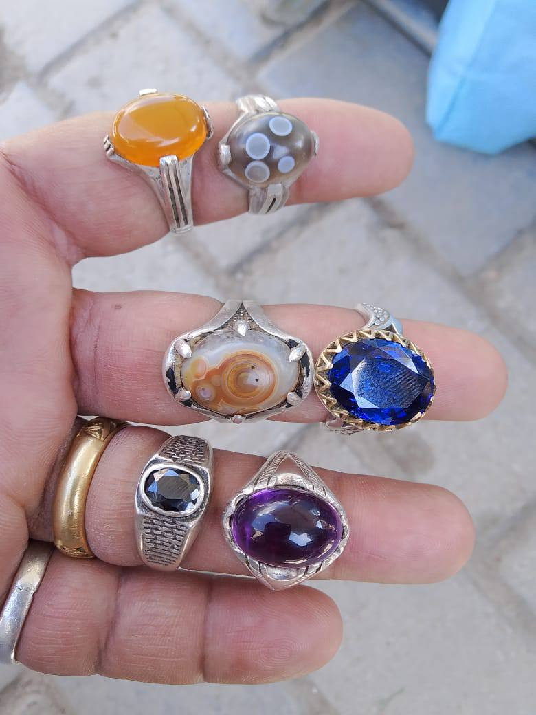 السلام عليكم
محابس شلعه وحده الي عل باب الله 
يراسلني خاص ويدلل السعر 300 ألف 
يوجد توصيل كافة محافظات العراق 
*********** واتساب
