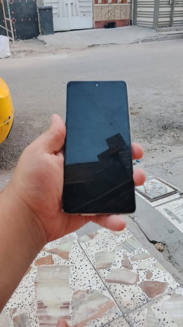 تكنو كامون30.5gجهاز قوي وسلس 90فريم بي عدسه الكاميرا مفطره والشاشه بيه فطور جهاز شغال ماماثر عليه الكسر ذاكره 256 بغداد الشعب السعر 145وبي مجال حك الجيه ***********
