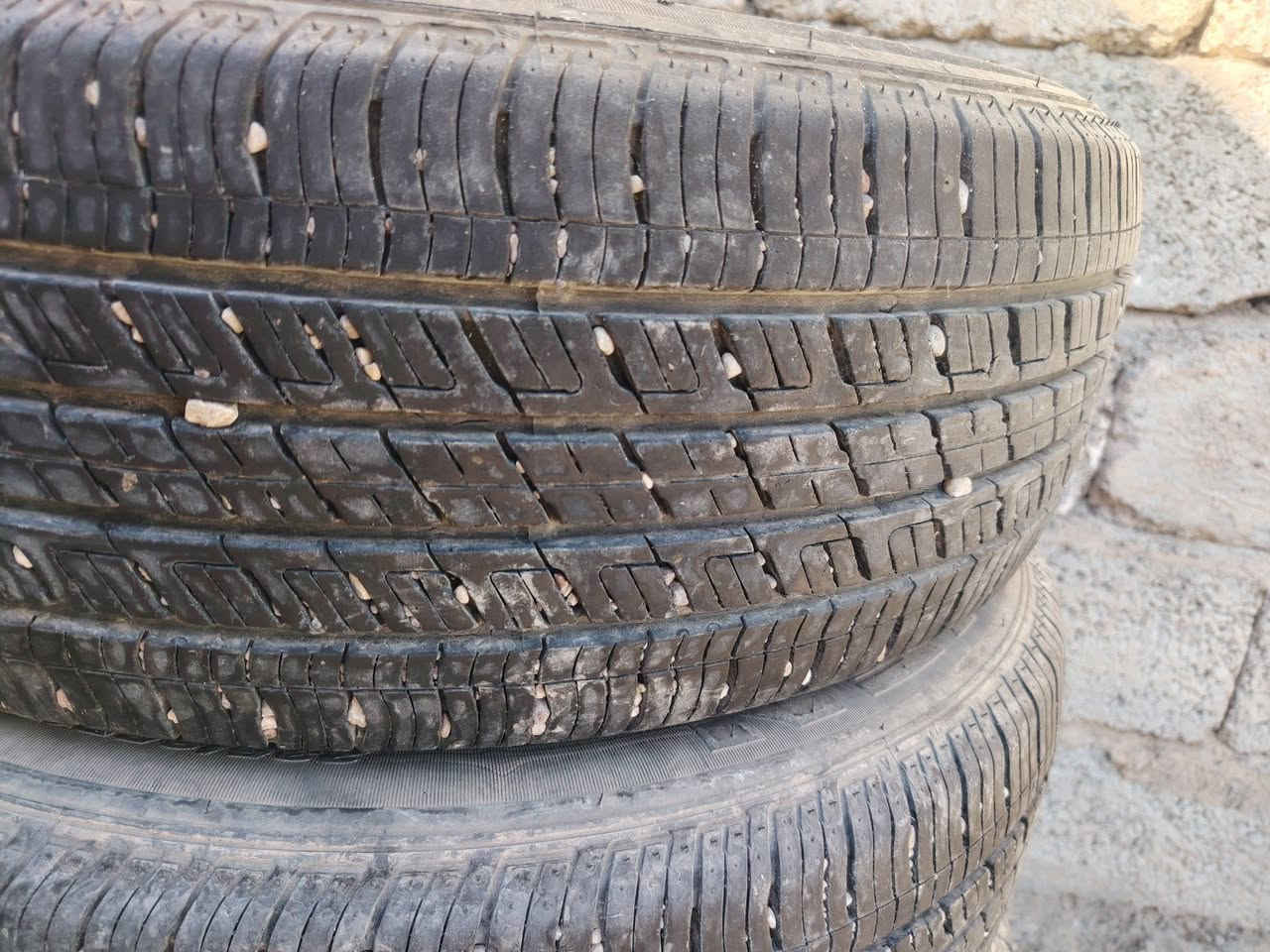 السلام عليكم  
يوجد تايرات للبيع 
حجم 238 /65 R17
الاستفسار الاتصار على الرقم 
***********
