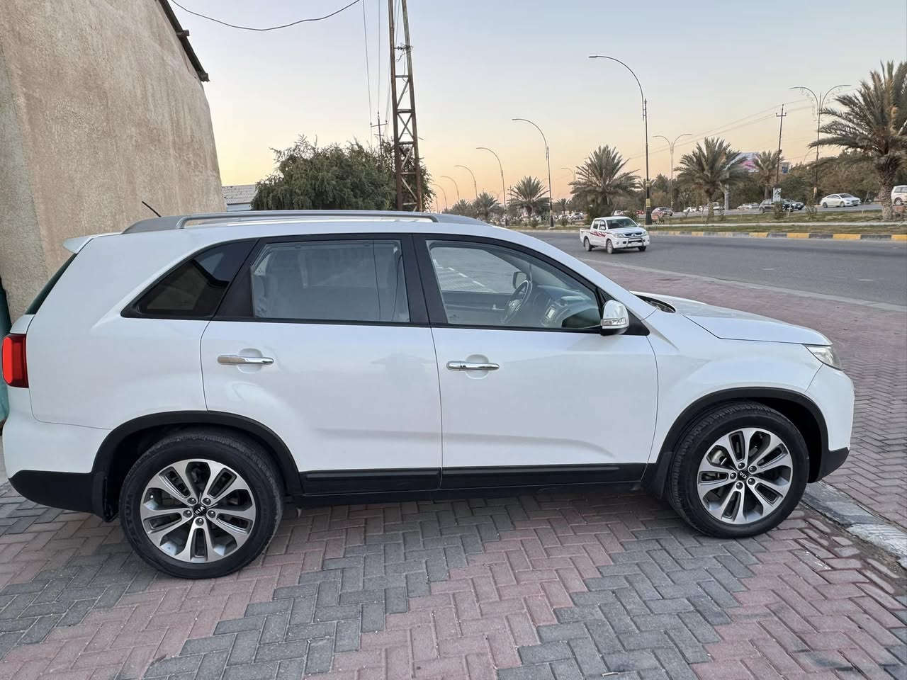 السلام عليكم كيا سورنتو 2014 خليجي رقم بغداد 
مكفوله من الصبغ وتبديل وسونار موجود بلصور 
مكينه 6سلندر 3500 كير 6نمر بصمه أبواب وتشغيل
لد خلفي أمامي حساس امامي خلفي كشن كهربائي 7راكب 3قطع تبريد تدفئه بردات خلفيه فول عده فتحه
مكان السياره كربلاء السعر 185 مجال بسيط 
 ***********
