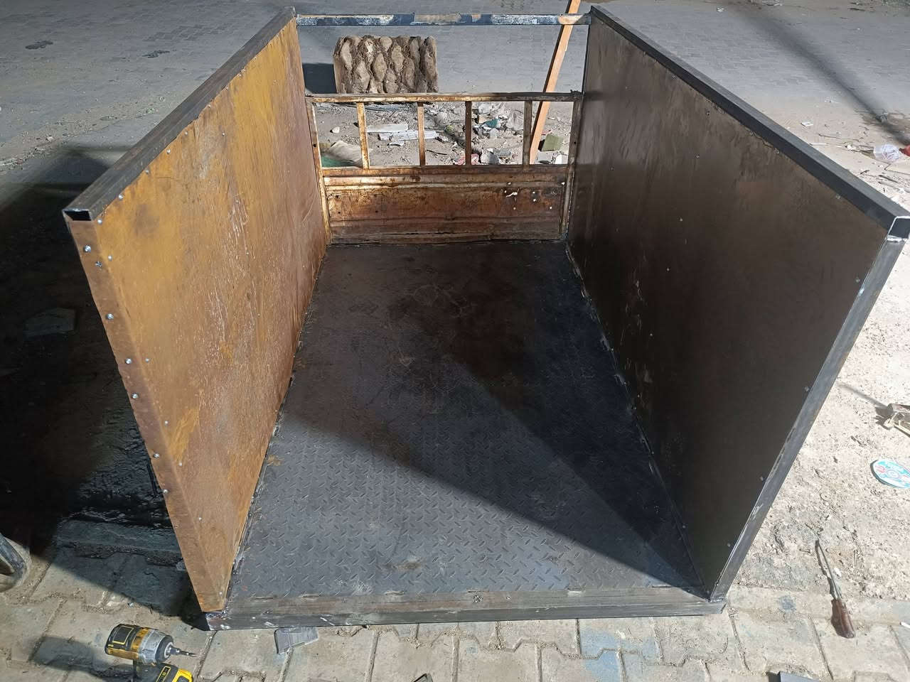 ترتيب جميع الستوتات التعبانه عنوان خلف ملعب النجف الدولي
***********

تربيل البدي ول شاصي 

صبغ شاصي ول بدي 

لحيم الشاصي الخايس ول مفطور
