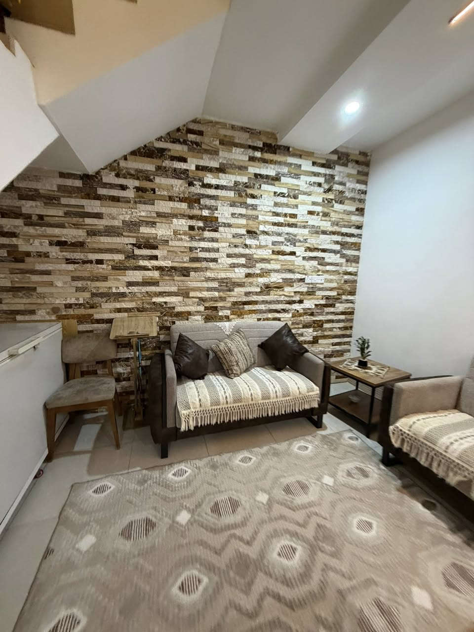 دار  200 متر ركن طابو صرف- حي الواسطي قرب صيدلية الهدى 🔔

المساحة : 200 متر طابو صرف ركن 🔔

الموقع : حي الواسطي قرب صيدلية الهدى وعقارات الذهب قريب جداً من السايدين 📍

⭐️موقع ممتاز جداً جداً وبسعر مناسب ⭐️

يحتوي دار كبير ومشتمل صغير 

الدار  : كراج - استقبال - مطبخ حار وبارد - هول - غرف نوم عدد 3 نوم - مجموعتين صحيات 
المشتمل :
استقبال مع مطبخ - غرفة نوم - صحيات 

••••••••••••••••••••
للسعر علق بـ (تم او السعر ) ليصلك برسالة عبر الخاص تلقائياً ✉️
••••••••••••••••••••

نستقبل كافة عروضاتكم وطلباتكم 🏡 
لبيع - وشراء - وتأجير العـقـارات 

ملاحظة نتعامل بالعقارات الطابو صرف فقط 🔔
بأشراف قانوني 👨‍⚖️

مكتـــب الـــذهـــب للعـقار 
تأسس : 2004 

للأستعلام والاستفسار 
موقع المكتب : كركوك - حي الواسطي شارع مول زياد مقابل ستائر ايلاف وسنتر اليابان 
***********
***********
***********
