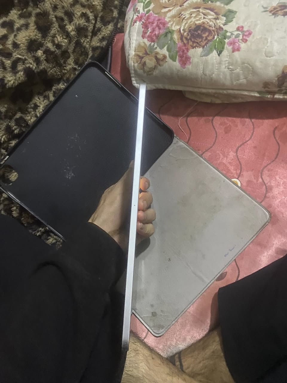 سلام عليكم شباب ايباد برو m2  ذ 128 جهاز كامل ويا غراضة شاحنه و كارتونة مراوس ب ريد مجك استرا فقط 
مكاني بغداد الحسنية الراشدية
وتساب و سيمكرت فقيس ما بي خاص 
***********
