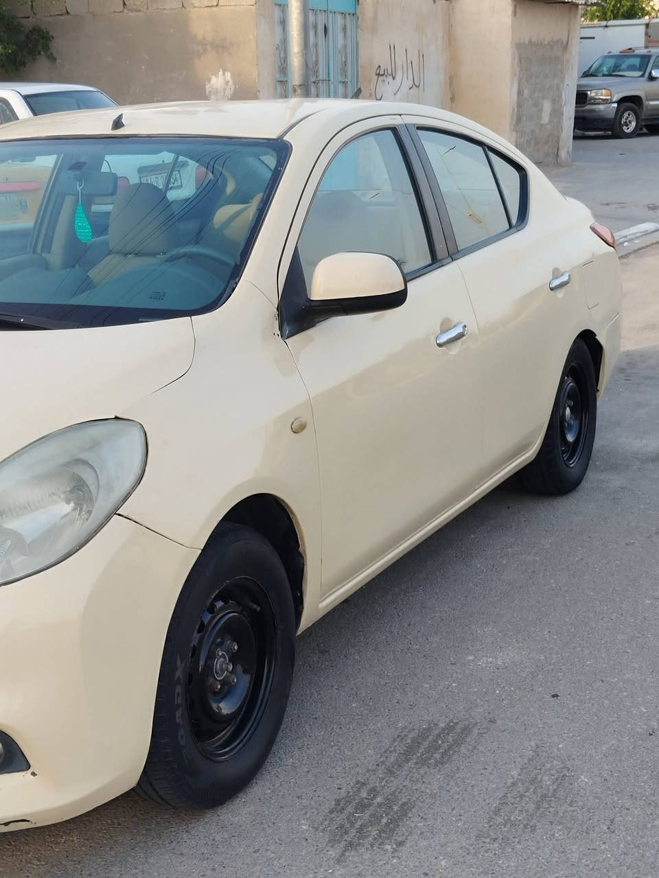 نيسان سني مديل 14
ضربه مابيه بس بارد 
مكينه جديده 
الرغم بصره انكليزي بسمي 
السعر 76وبيهه مجال 
حداده جديده تبريد بيهه رش صبغ بيبان ثنين وشكرا 
***********
العنوان الزبير
