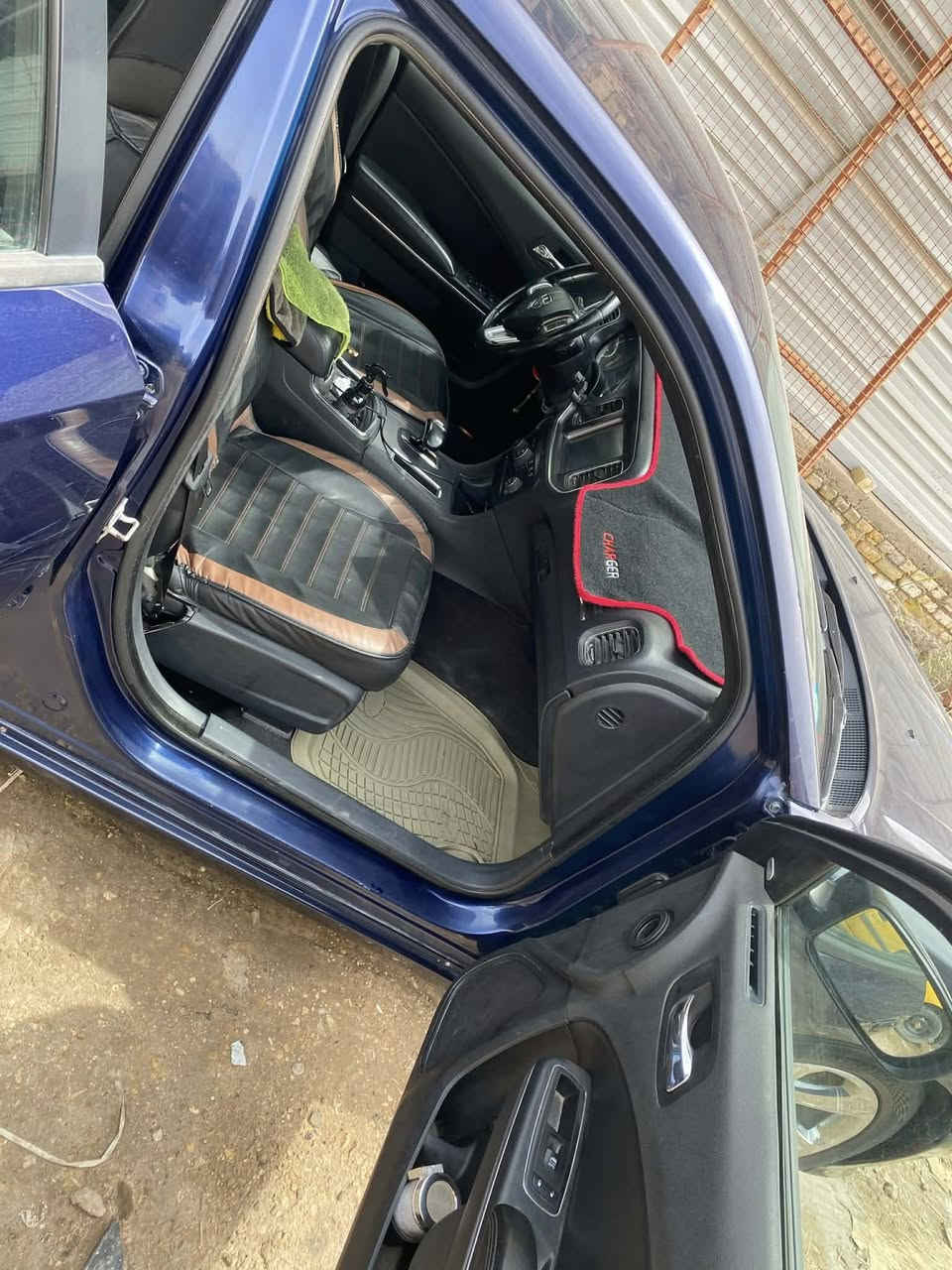 جارجر موديل 2014 رقم بغداد ب اسمي لون نيلي حادث جاملغ وبنيد ماشيه 270  شاشه جبيره كير طياره لسياره بيع او مراوس حسب القناعة السعر 143 وبيها مجال واتساب واتصال موجود ***********
