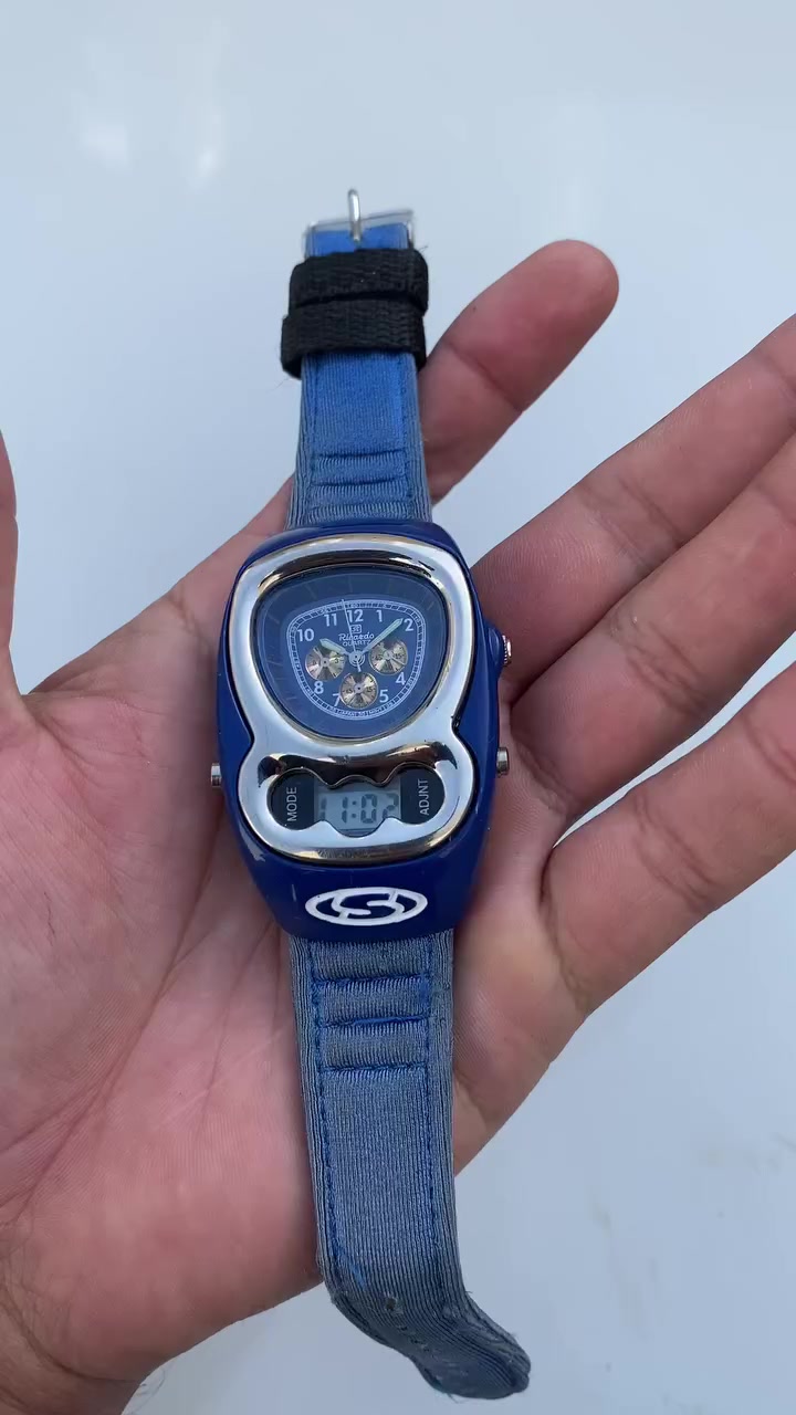 هذه ساعة يد من ماركة ريكاردو بتصميم أزرق فريد.
تتميز الساعة بتصميم هجين يجمع بين العقارب وشاشة رقمية. ياباني 
تأتي مع سوار قماشي أزرق اللون.
تمتلك أزرار تحكم جانبية لضبط الوقت والوضعيات.
قطر كبيرة جدا 40/61سير الأصلي 

سعر50 الف يتوفر توصيل


**إذا كنت صاحب هذا الإعلان وتريد حذفه لأي سبب، رجاءا أرسل رسالة إلى الدعم الفني**