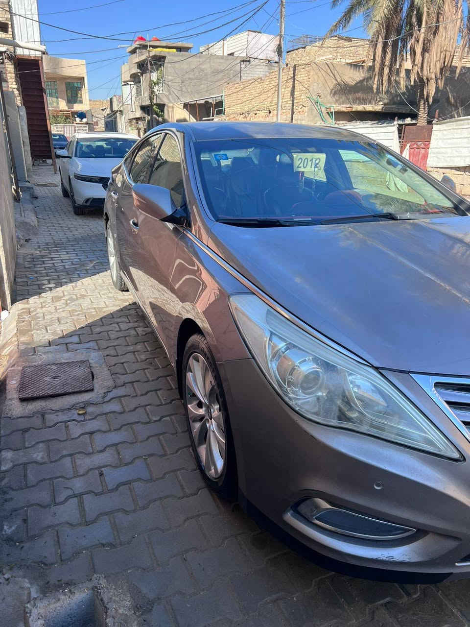 للبيع او مراوس هونداي ازيرة لون ذهبي موديل ١٢ خليجي مكفوله من الصبغ اوضربه فقط جراد رقم بغداد بأسمي السونار مرفق السعر ١١٥ اوبيها مجال العنوان بغداد المحمودية رقم الهاتف ***********
