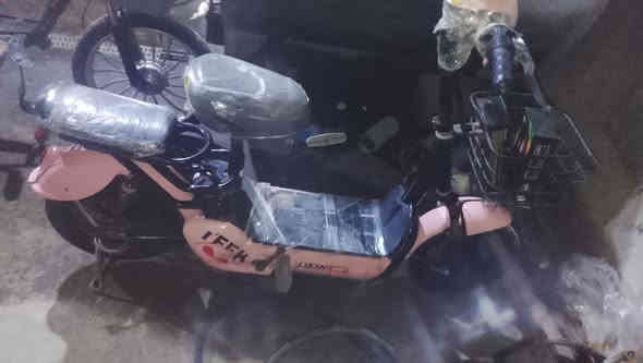 السلام عليكم باسكت شحن السعر 150 قفل الوان يدور الزراعه الثانيه بايسكلات نظيفه جدا بطاريات جدد نظافه فول رقمه ***********واتساب
