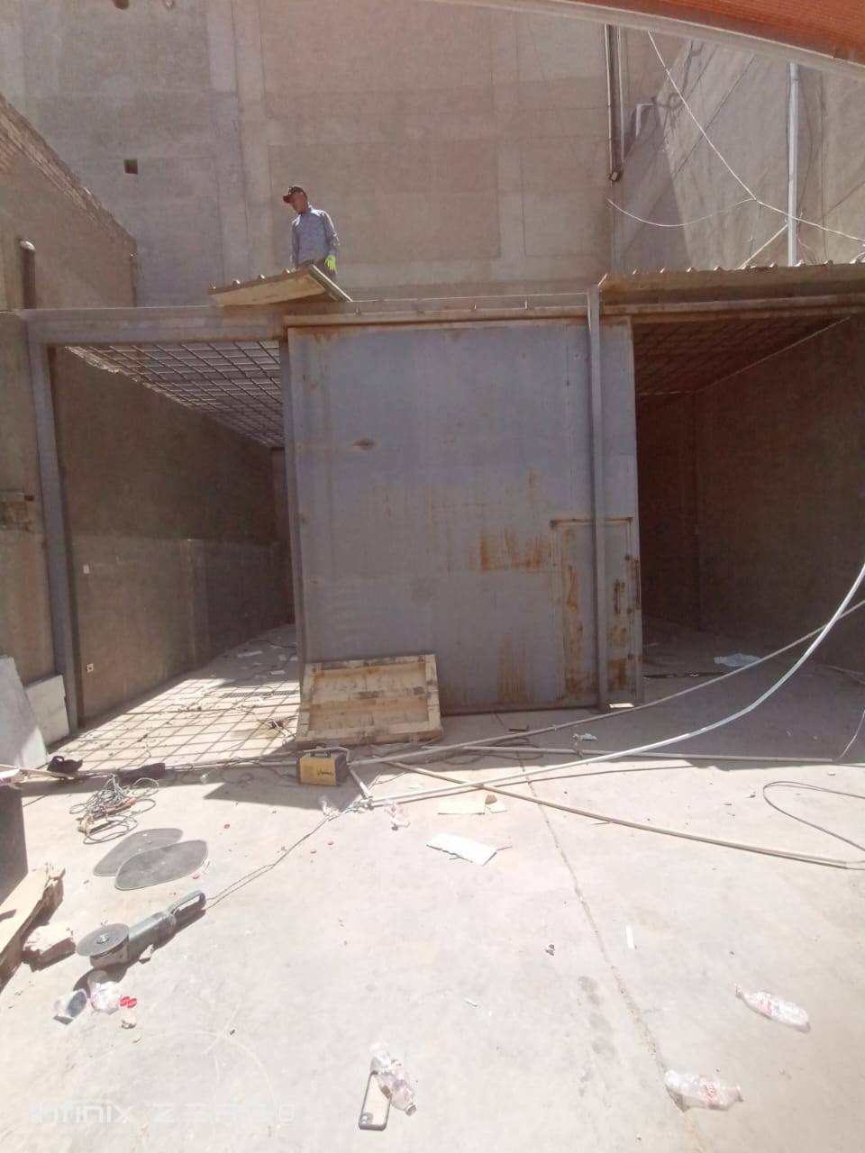 سلام عليكم
عندي بيبان اسلايت جملون ثقيل للبيع 
***********
