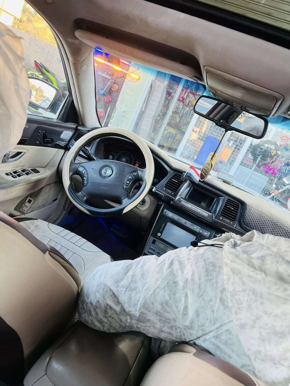 السلام عليكم  

Kia Opirus amanti ) 2008.
فول عدا البصمه 
محرك v6 طياره

المحرك جديد نايلون 
 كير محرك كفاله 

غرفه. داخل ملكي 
كير اوتو مانول 

تبريد  قطعتين   
سماعات انفنتيي + بلاديه 
9 سماعات 
دمام بلادي
تدفئه كشنات 
كشنات كهرباء 
خزن ميموري 
تحكمات ستيرن
مثبت سرعه 
حساسات شاشه. كامره 
فتحه. سقف 
لايت زنون  
  حساس تايرات 4 
هوايه بيها  
سنتر لوك قفل   قفل مركزي 
تبريد جكمجه تجوه تبريد 
صدر خلفي 80/ 
دبلات 4 جدد  
صدر امامي 70/ .   
  

صبغتها عام  
مكفول من كص والحادث وهاي سوالف 

ABS
رقم بغداد انكليزي جديد بأسمي شخصيأ
السياره معروفه 
 
يرهم مراوس وشكرآ
75 قفل 

مكانه القائم 
‏***********
