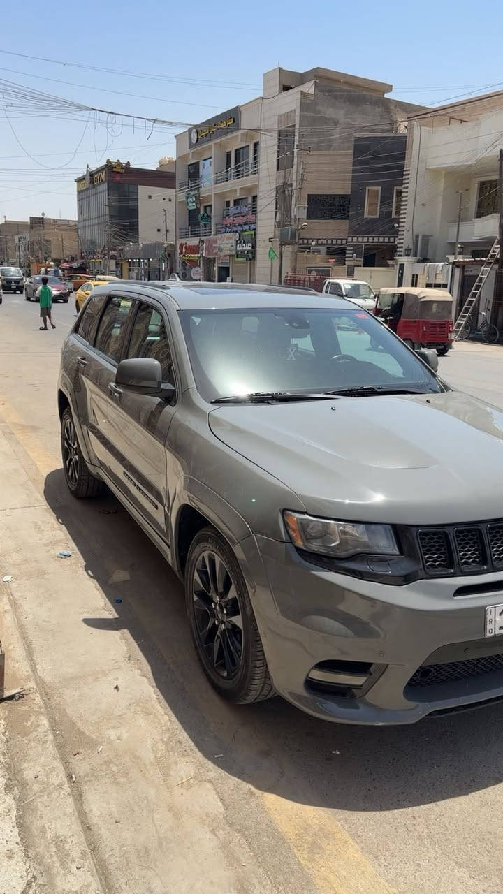 السلام عليكم جيب للبيع موديل2019 بلاك توب فول مواصفات فتحة تبريد قطعيتن كشنات تدفى تبريد رادار امامي خلفي ماشيه76الف حادث كما موضح بلصورة بيع او مراوس حسب القناعة.*********** ملاحضة(مبدل طابوكة بسبب البانزين) باقي كلة مكفول كفالة
