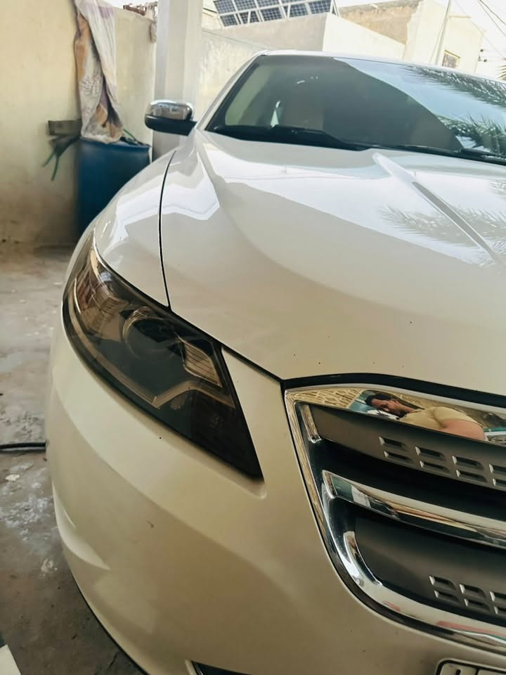 السلام عليكم اخوان ورحمه الله
بسم الله
 (ford toures-nive)

فورد تورس 2011 خليجي المرغوب ليمتد وكاله نيفا كفاله عامه من الضربه والشخط
 عدا قطعتين دبل كود شرط بدون ضربه على السونار 

رقم اربيل انكليزي بأسمي شخصياً 
كير مكينه تبريد حداديه تاير كفاله من كلشي برغي ما مفتوح 
مواصفات الليمتد معروفه 
مكينه 6V (٣٥٠٠)
تبريد قطعتين 
زينون ثلجي
داخل فورميكا  بيجي مطعم صاج 
اضائه مخفيه سبع الوان 
اناره ترحيب بالمري 
كشنات الكل كهرباء ومساج خزن ميموري
كامرا حساسات بلادي 
سياره عليها ادامه يم مركز خدمات فورد باتري جديد اصلي وفيت بم نوزلات وبلكات وتخم تاير جديد 
سياره شغل واطلع للسعوديه 
اخوان السعر 120 ورقه بيها مجال بسيط 
اليعجبه ع راسي يرفع المنشور بكلمه والمايعجبه انشاء الله تلكه اغاتها جوه نعالك 
اسف على الاطاله 

مكان بابل الهاشمية /***********
