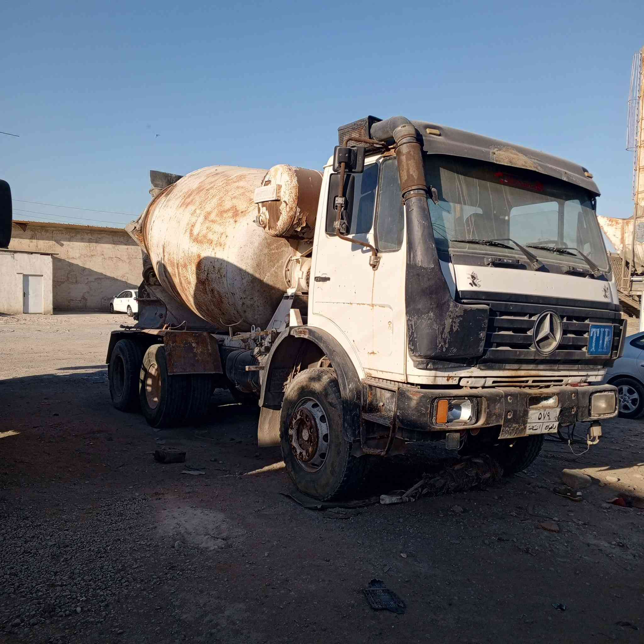 البي خباطه 8متر جاهزه للشغل شاصي فرنسي بدون تحويل وكاله من وكيل  السعر 130 بغداد ***********
