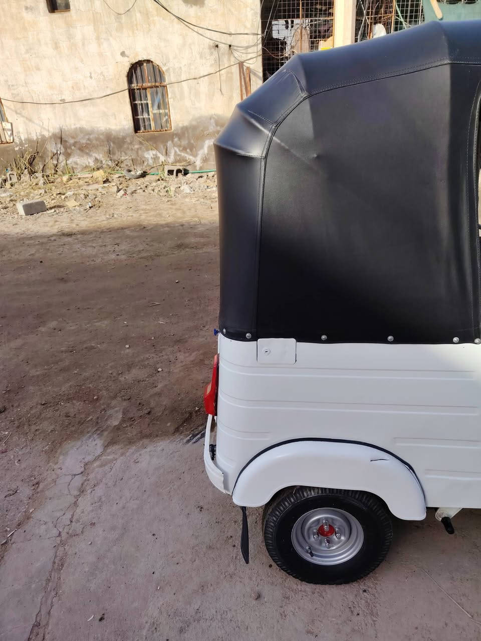 سلام عليكم تكتك للبيع موديل 2020رقم وسنويه بسمي تحويل ثاني يوم المو شراي رجا لينتصل وهاي كدام عينك شوفه ***********
