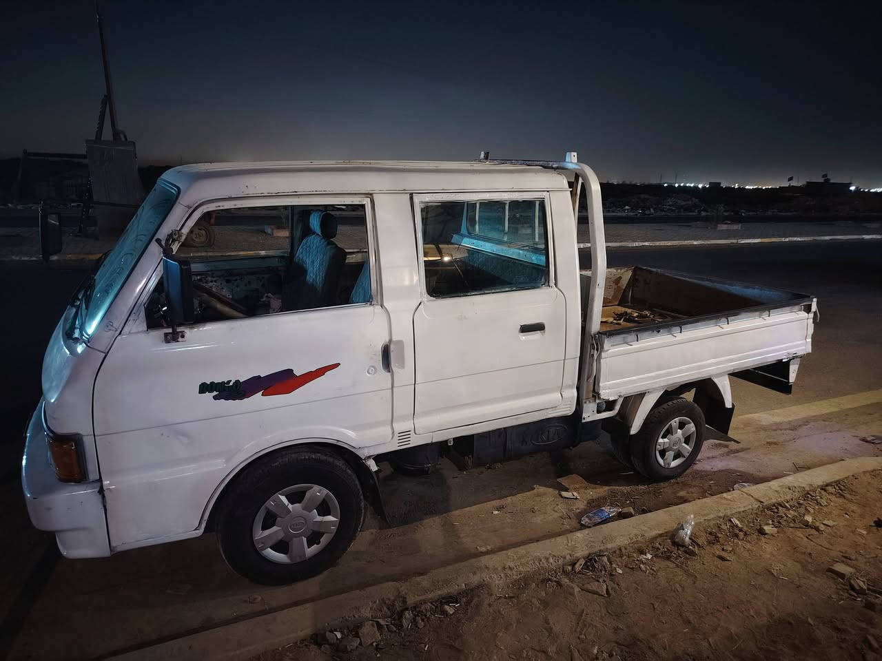 كيه مديل ٩٥ مشروع وطني سنويه لغاية ٢٧ وين ما تريد احولك شاصي رقم الشاصي مكفول دبل قمارة رقم بابل مشروع وطني مكان السياره بغداد محرك كير صدر كهربائيات تخم تاير باتري جديد كبل للشارع مال حداد موبايل *********** سعرها ٥٠ وبيها مجال شويه
