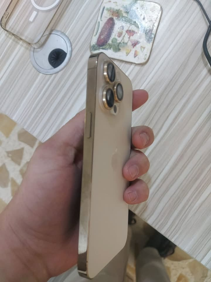 آيفون ١٤ للبيع مكفول كفاله عامه ذاكرة ٢٥٦ بطاريه ٩٥ للاستفسار ***********
