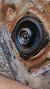 تم العمل على كيا بوتتيشا موديل قديم تم تديل منظومه الصوت ب الكامل من ا...