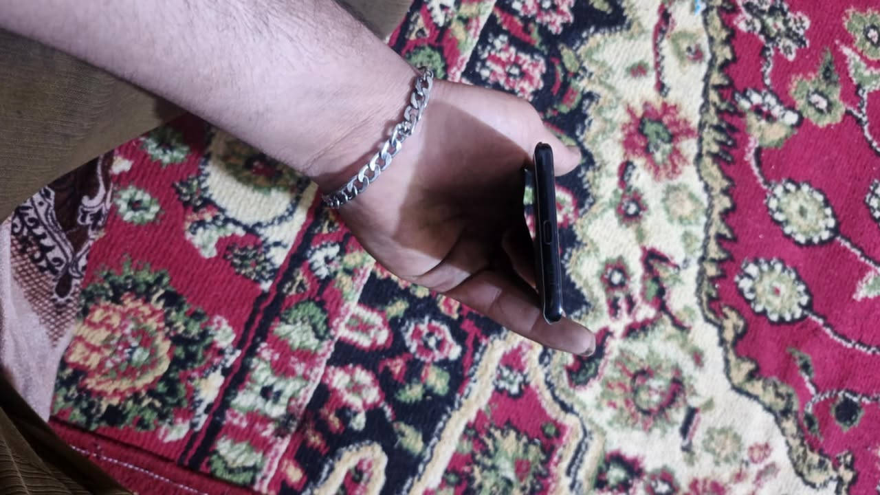 السلام عليكم جهاز S20بلاص ذاكره128 الجهاز فقط الضهر مفطور كله بلادي لا مفتوح ولا ملعوب بي كله شغال للبيع او مراوس شعدك نزل مكاني بغداد الحسينيه مال راشديه ***********
