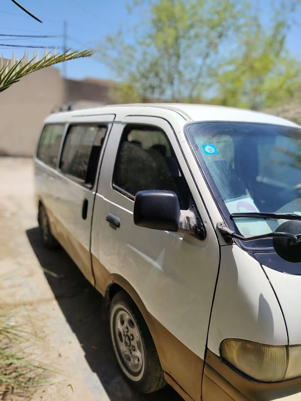 سلام عليكم 
كيا بريجو موديل 1997سياحي رقم بغداد مشروع وطني 
مكينه وكير واكسن مكفولات شادهن حاويه مصفره هيئه وغرامات 
مكاني النجف سياره باسمي 
السعر 58وبيه مجال 
***********
