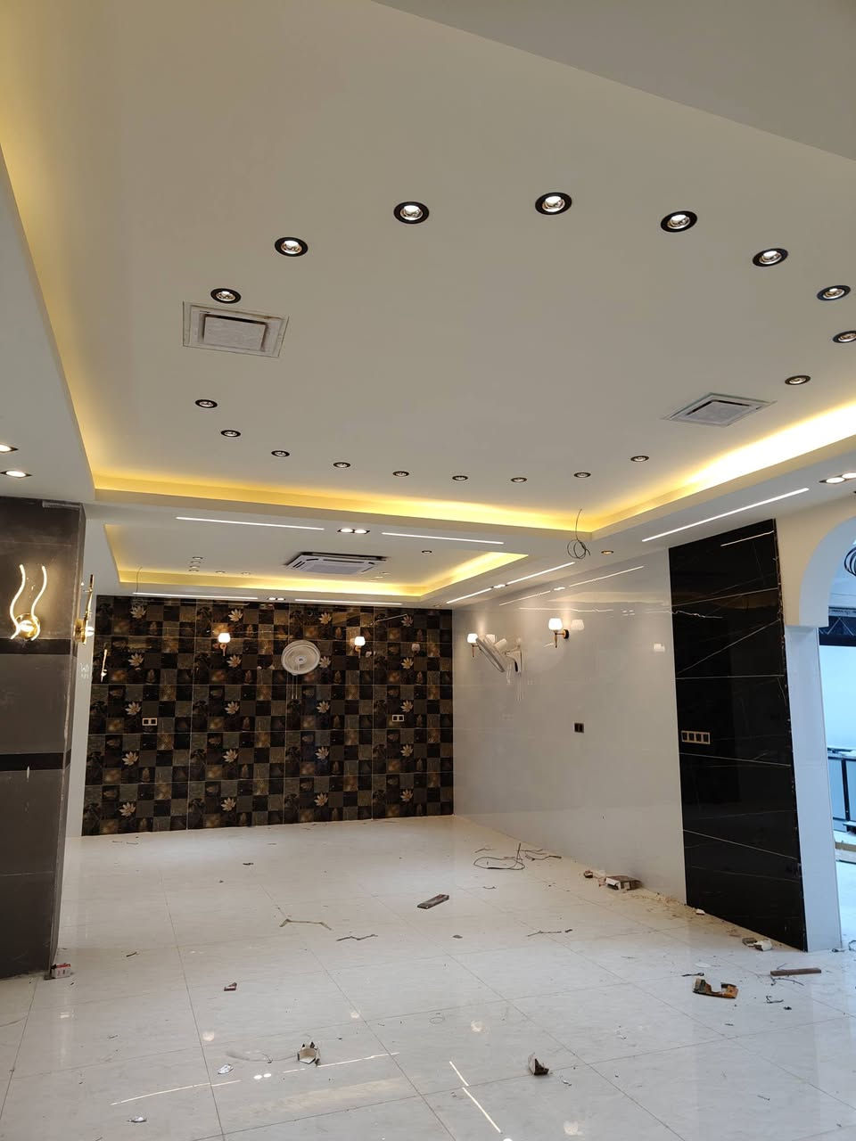 ​👷‍♂️ كادر كهربائي محترف.. مستعدون لتلبية طلباتكم فوراً 👷‍♂️
هل تبحث عن الدقة، السرعة، والاحترافية في التنفيذ؟ كادرنا متفرغ وجاهز تماماً لاستلام مشاريعكم الهندسية والإنشائية بكافة الأحجام.

​📌 أبرز تخصصاتنا ومجالات عملنا:

​التأسيسات الكهربائية المتكاملة: تنفيذ شبكات الإنارة والطاقة للمنازل، الفنادق، المولات، القاعات، والمجمعات السكنية والتجارية.

​قراءة المخططات الهندسية: قراءة أدق المخططات الكهربائية والتنفيذ الفوري على أرض الواقع بأعلى معايير السلامة والجودة.

​تمديد وتسليك الكيبلات: تركيب حاملات الكيبلات (Tray Cable) بكافة الأحجام، وسحب وتسليك الكيبلات ذات القدرات العالية.

​لوحات السيطرة والتوزيع: تجميع وتأسيس لوحات التوزيع الرئيسية والفرعية، وربط منظومات التشغيل الذاتي والتحويل الفوقي (ATS).

​المنظومات الذكية والتيار الخفيف: تنصيب كاميرات المراقبة، ربط منظومات الحريق والإنذار المبكر، وتأسيس شبكات الإنترنت والإنارة الذكية.

​الحلول الهندسية والصيانة: فحص الأحمال، موازنة الأطوار (3-Phase)، ومعالجة المشاكل الكهربائية المعقدة بدقة واحترافية.

​منظومات الحماية: تأسيس شبكات التأريض والمؤريضات لحماية الأجهزة والمباني من الصواعق والتماس الكهربائي.

​💡 لماذا تختار كادرنا؟

​⏳ الالتزام المطلق: دقة متناهية في مواعيد التسليم والالتزام بجدول العمل.

​🛠️ خبرة عريقة: نمتلك خبرة عملية تمتد لـ 15 سنة في سوق العمل العراقي.

​📋 حلول متكاملة: من التخطيط والتأسيس الأولي وحتى التشغيل النهائي والتسليم.

​📞 للتواصل والاستفسار:

​الهاتف: *********** | ***********

​📍 مناطق تغطية العمل:

​نغطي بمشاريعنا المحافظات التالية: كربلاء المقدسة - بغداد - بابل - النجف الأشرف.
