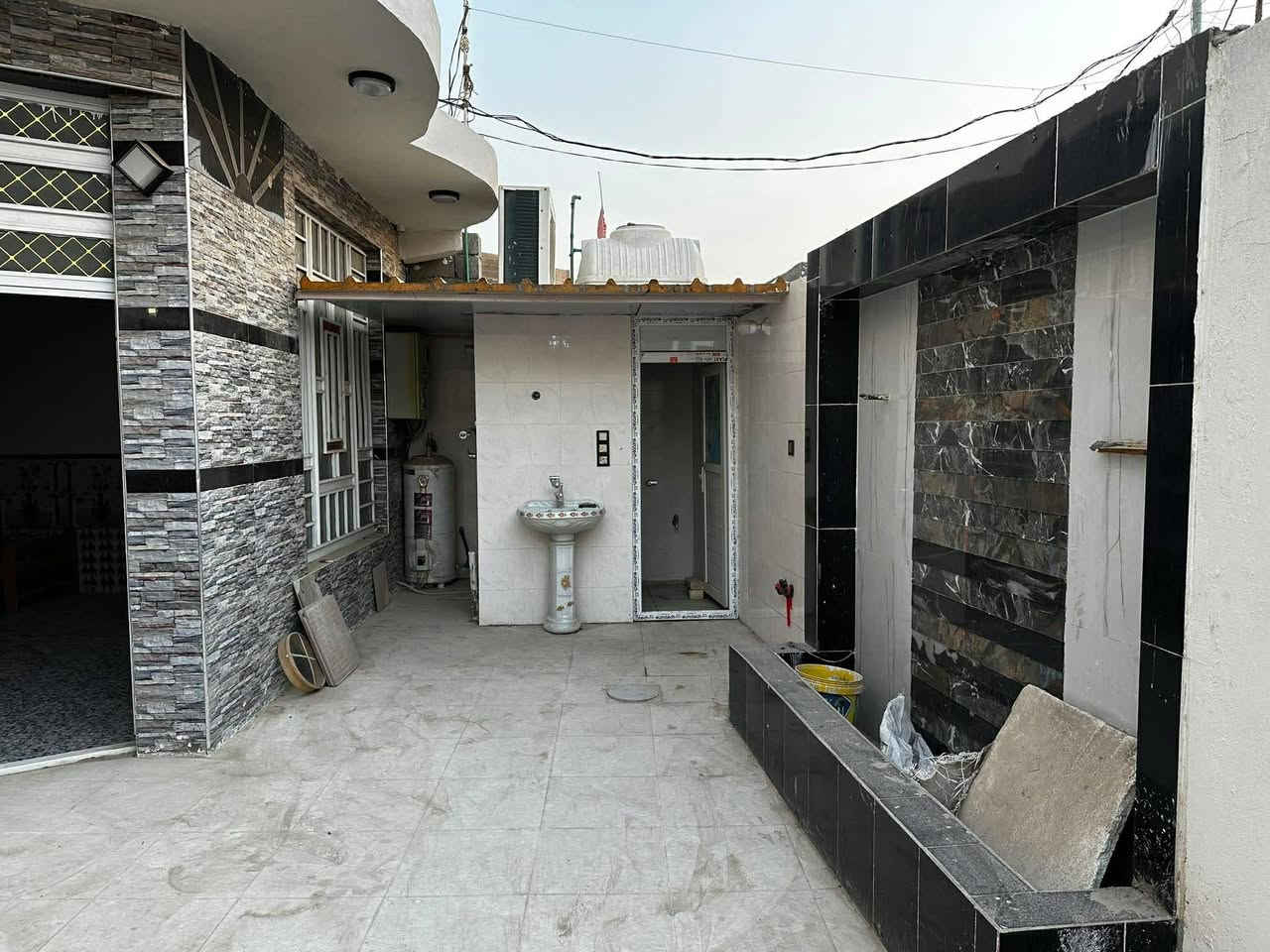 دار للبيع  طابو زراعي مساحه ٢٠٠ متر  البناء طابوق  صب مسلح  طابقين 
حي الجنابي قرب حسينه علي المصور للاستفسار عن السعر هذا رقم راعيه  ***********
